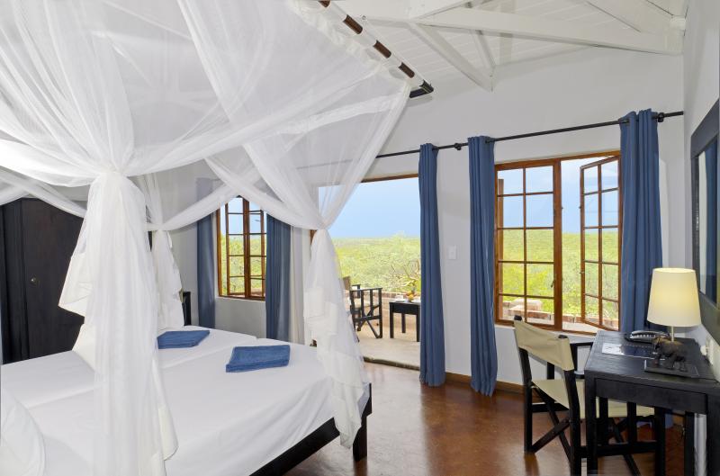 Namibia, Zentraler Etosha Nationalpark, Etosha Safari Lodge, Zimmerbeispiel Standardzimmer