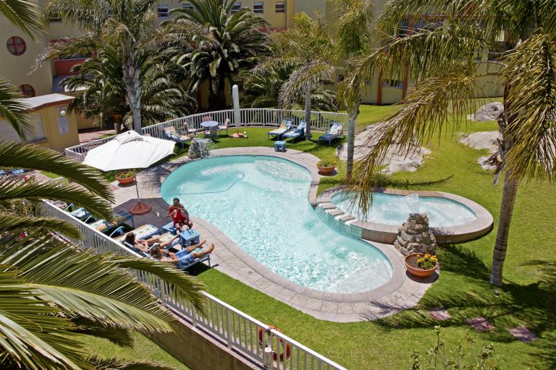 Namibia, Lüderitz, The Nest Hotel, Pool und Garten