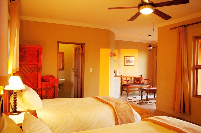 Namibia, Aus, Desert Horse Inn, Zimmerbeispiel Standardzimmer