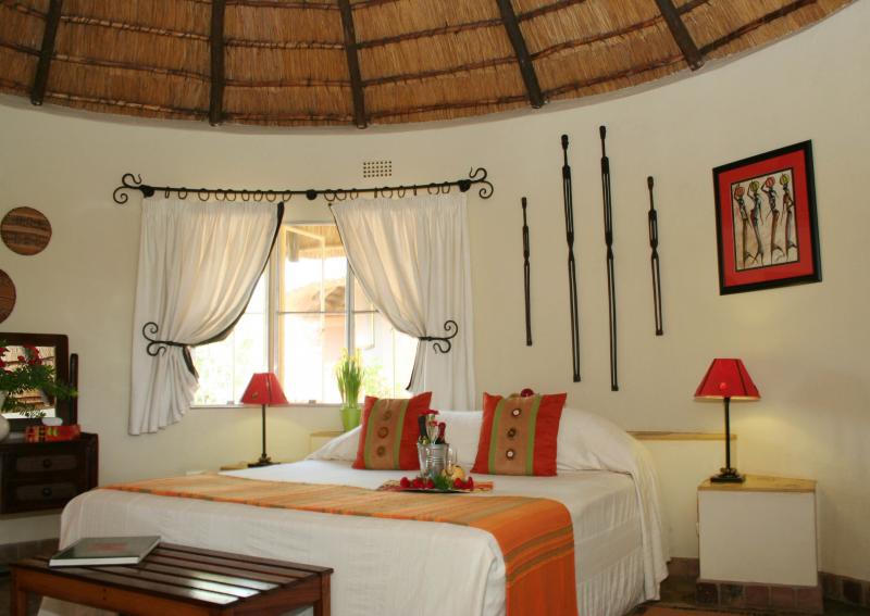 Südafrika, Balule Private Nature Reserve, Mohlabetsi Safari Lodge, Zimmerbeispiel