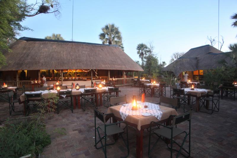 Botswana, Nata Lodge, Beim Dinner in der Nata Lodge