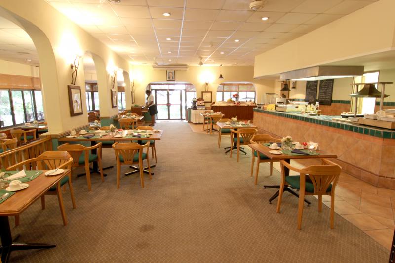 Botswana, Cresta Riley's Hotel, Restaurant