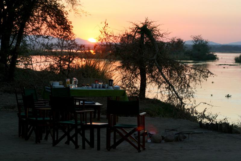 Sambia, Lower Zambezi Nationalpark, Old Mondoro Camp, Terrasse