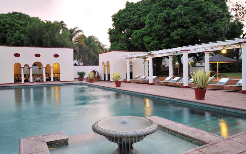 Simbabwe, Victoria Falls, The Victoria Falls Hotel,  Pool