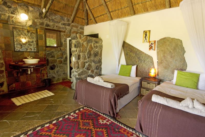 Botswana, Maun, Thamalakane River Lodge, Babbler Chalet