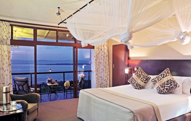 Simbabwe, Lake Kariba, Bumi Hills Safari Lodge, Premium Zimmer
