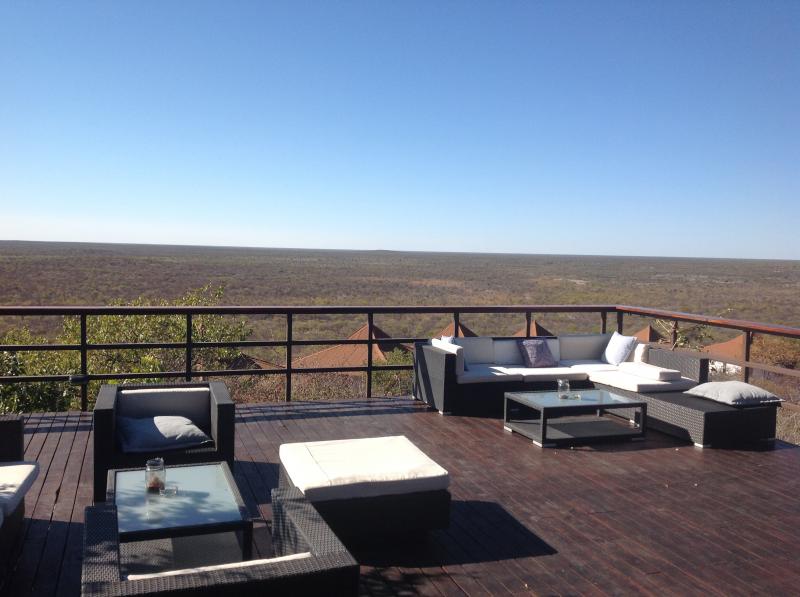 Namibia, Zentraler Etosha Nationalpark, Etosha Safari Lodge, Sonnendeck
