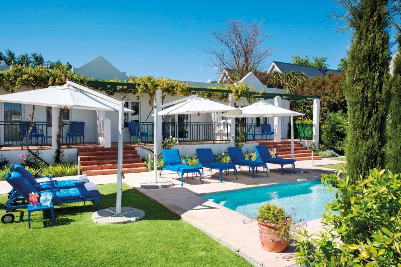 Südafrika, Western Cape, Majeka House, Garten mit Pool