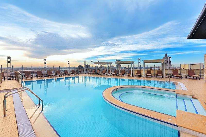 Karibik, Kuba, Havanna, Iberostar Parque Central, Dachterrasse mit Pool