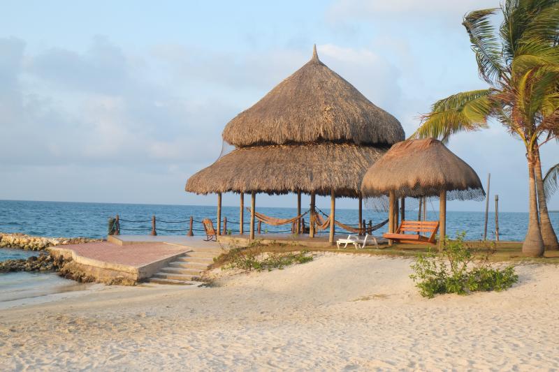 Kolumbien Isla Múcura, Punta Faro, Strand