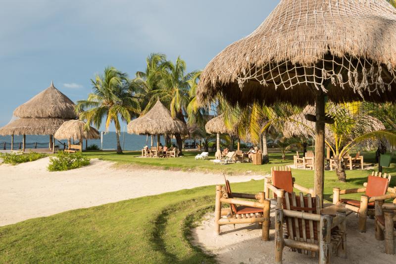 Kolumbien Isla Múcura, Punta Faro, Gartenanlage