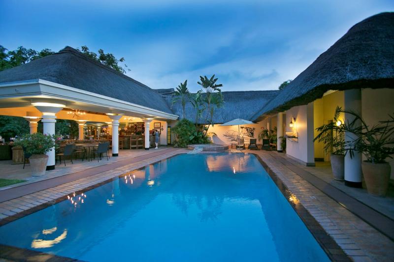 Simbabwe, Victoria Falls, Ilala Lodge, Pool