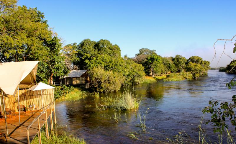 Simbabwe, Victoria Falls, Zambezi Nationalpark, Zambezi Sands River Camp, Hauptgebäude, Luxus Hauszelt