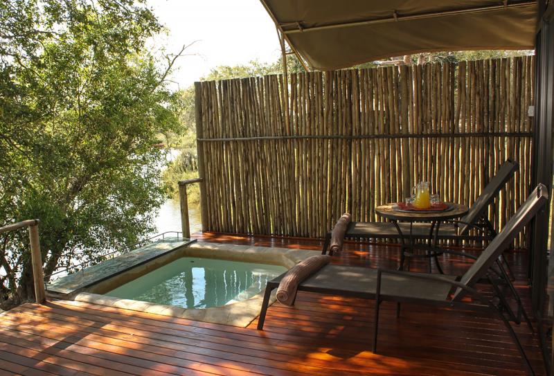 Simbabwe, Victoria Falls, Zambezi Nationalpark, Zambezi Sands River Camp, Luxus Hauszelt, Honeymoon Suite