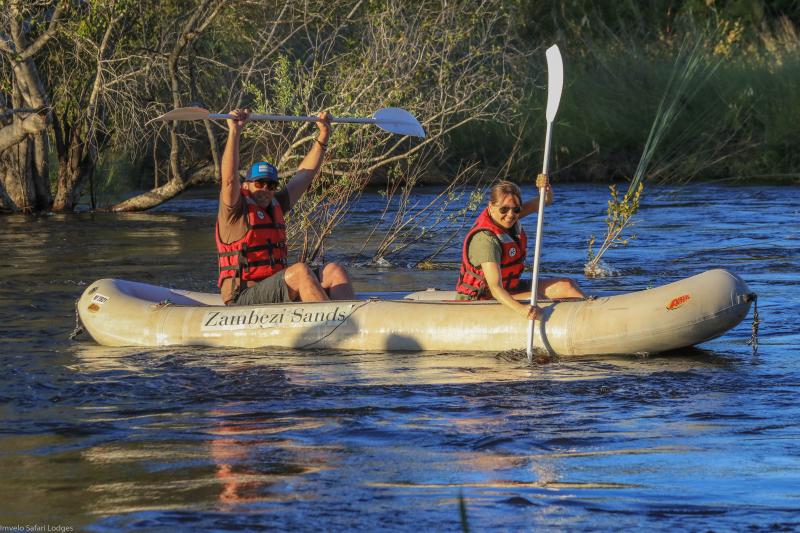 Simbabwe, Victoria Falls, Zambezi Nationalpark, Zambezi Sands River Camp, Aktivitäten, Kanufahren