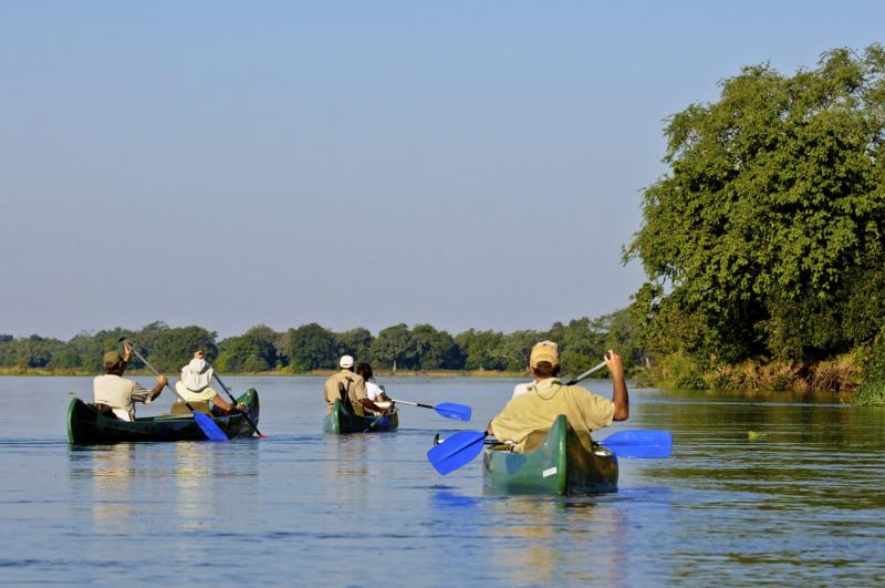Simbabwe, Victoria Falls, Ilala Lodge, Aktivitäten, Kanufahrt am Sambesi