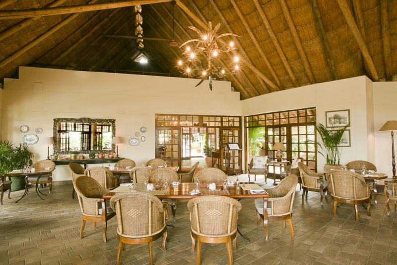 Simbabwe, Victoria Falls, Ilala Lodge, Lounge