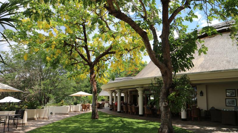 Simbabwe, Victoria Falls, Ilala Lodge, Terrasse