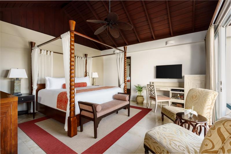 Karibik, Grenada, Spice Island Beach Resort, Zimmerbeispiel Luxury Almond Pool Suite