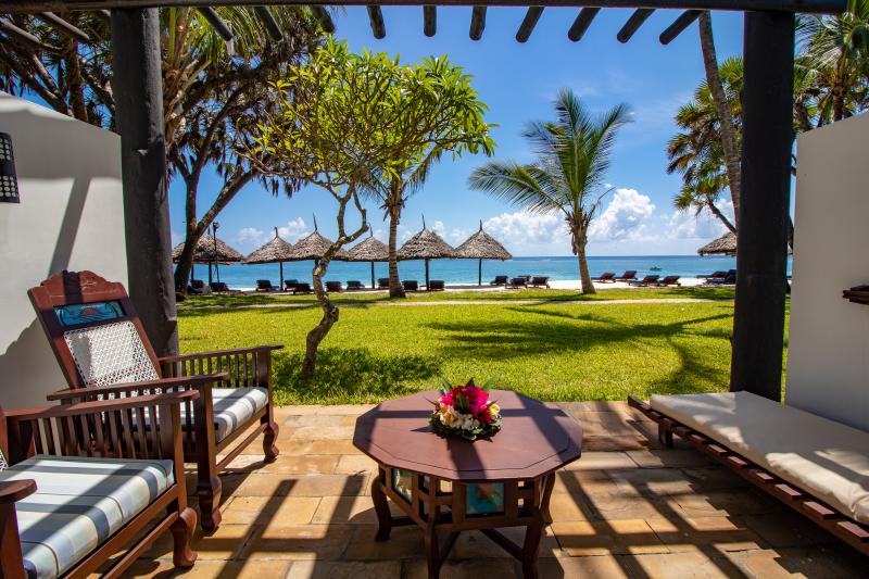 Kenia, Diani Beach, Southern Palms Beach Resort, Zimmerbeispiel Ocean Front Deluxe