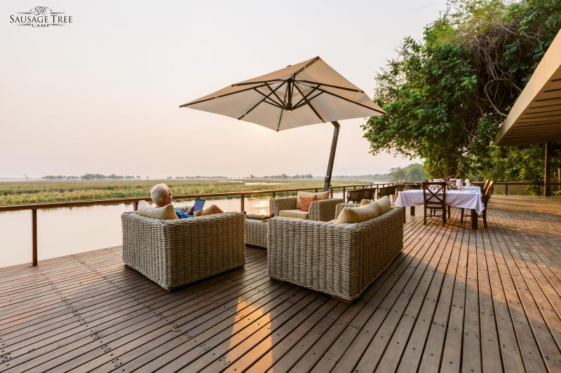 Sambia, Lower Zambezi Nationalpark, Sausage Tree Camp, Terasse