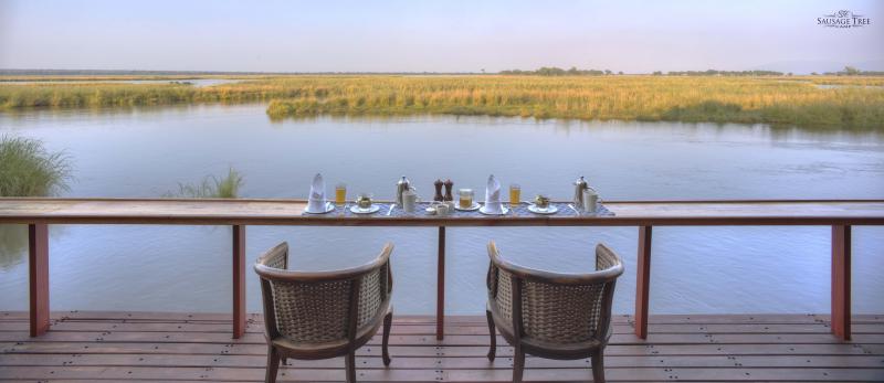 Sambia, Lower Zambezi Nationalpark, Sausage Tree Camp, Frühstücksterrasse