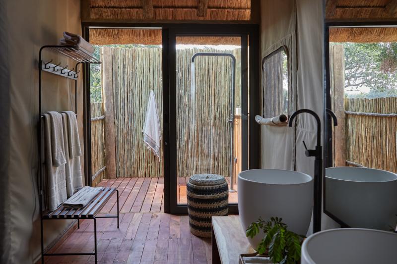 Sambia, South Luangwa Nationalpark, KuKaya Camp, Badezimmer