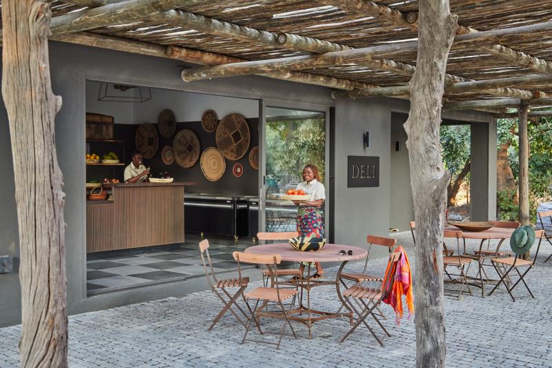 Sambia, South Luangwa Nationalpark, KuKaya Camp, Terrasse