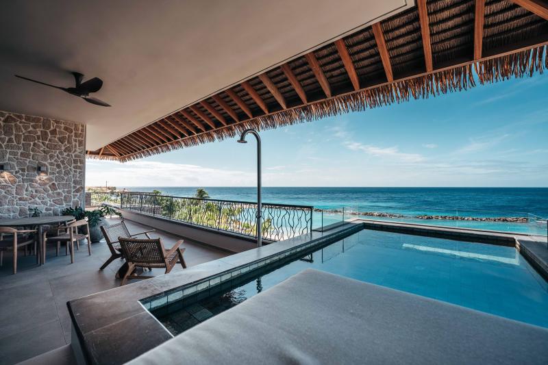 Curacao, Willemstad, Kontiki Beach Resort, Zimmerbeispiel Penthouse Suite