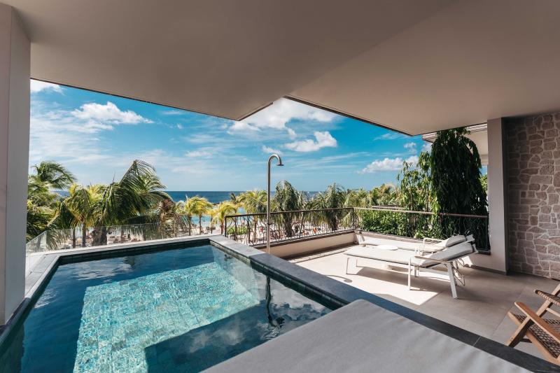 Curacao, Willemstad, Kontiki Beach Resort, Zimmerbeispiel Sea View Suite