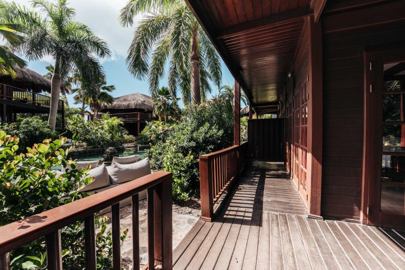 Curacao, Willemstad, Kontiki Beach Resort, Zimmerbeispiel Tropical Superior Room