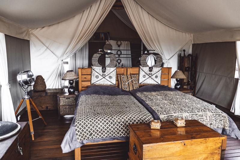 Namibia, Khorixas, Ohorongo Tented Camp, Tent Zebra