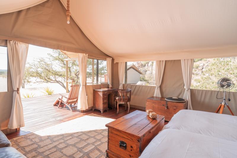 Namibia, Khorixas, Ohorongo Tented Camp, Tent Zebra