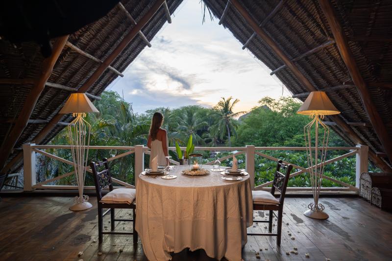 Kenia, Malindi, Lion in the Sun, Dinner for 2